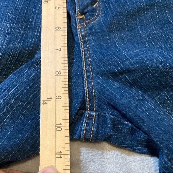 Levi's Perfectly Slimming 548 Bermuda Jean Shorts Size 6 - Picture 9 of 12